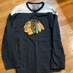 CCM Chicago Blackhawks xl Black and White Long Sleeve Tee
